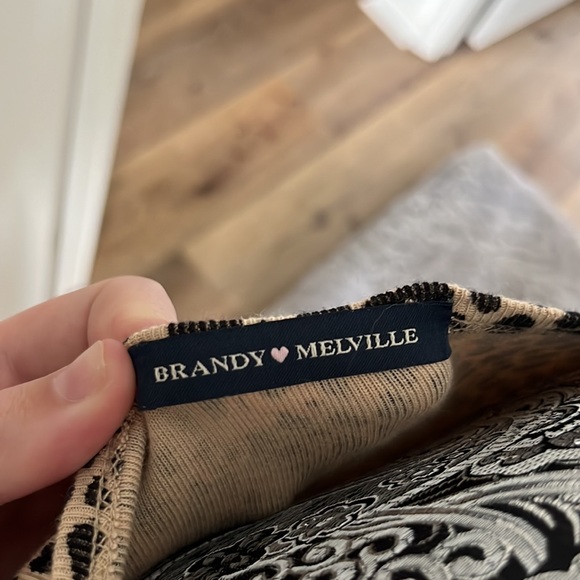 Brandy Melville Shirt - Picture 4 of 4
